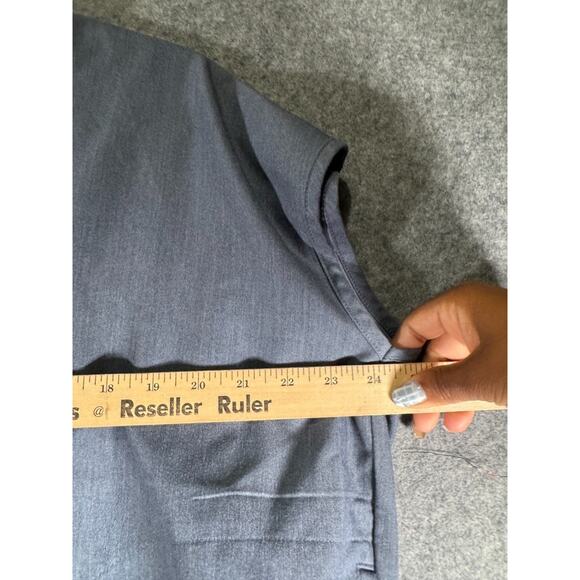 Figs Technical Collection Top Women Medium Gray Oversized Sleevless Scrubs - Picture 3 of 6